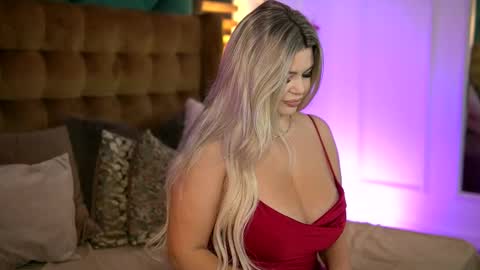 Snapshot of sophieboobsx chatting on September 30, 6:30 am Sophie online show from September 30, 6:30 am