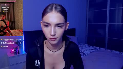 Snapshot of sophiecherrie chatting on October 4, 3:05 pm Sophie online show from October 4, 3:05 pm