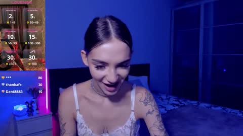 Snapshot of sophiecherrie chatting on October 19, 10:56 pm Sophie online show from October 19, 10:56 pm