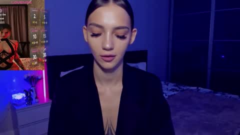 Snapshot of sophiecherrie chatting on October 14, 12:02 am Sophie online show from October 14, 12:02 am