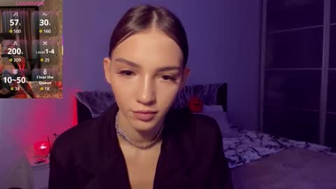 Snapshot of sophiecherrie chatting on October 29, 10:52 am Sophie online show from October 29, 10:52 am