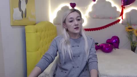 Snapshot of sophiekittyy chatting on February 16, 7:26 am sophiekittyy online show from February 16, 7:26 am