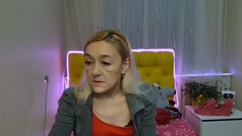 Snapshot of sophiekittyy chatting on January 28, 7:32 am sophiekittyy online show from January 28, 7:32 am