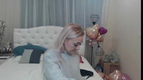 Snapshot of sophiekittyy chatting on March 1, 7:19 am sophiekittyy online show from March 1, 7:19 am