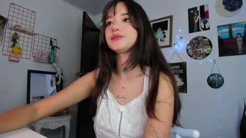 Snapshot of sophieluck chatting on December 31, 5:11 am Sophie online show from December 31, 5:11 am