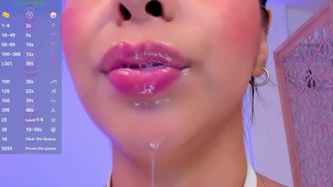 sophierooy online show from December 18, 6:46 pm