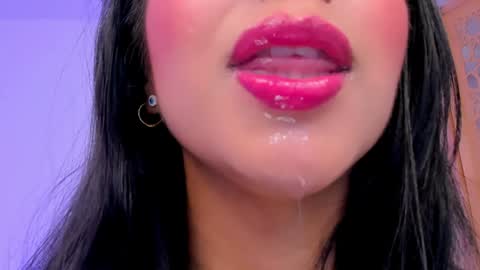 sophierooy online show from December 7, 6:04 pm