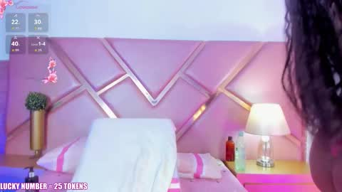 Snapshot of sophiesinclair chatting on October 18, 1:36 pm Sophie online show from October 18, 1:36 pm