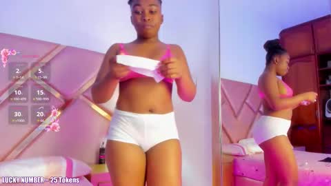 Snapshot of sophiesinclair chatting on October 3, 1:16 pm Sophie online show from October 3, 1:16 pm