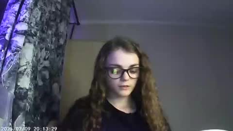 Snapshot of sophiesuvi chatting on February 8, 9:57 pm Sophie and my bestie Mandy online show from February 8, 9:57 pm