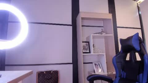 sophiewatson_ online show from July 12, 2:40 pm