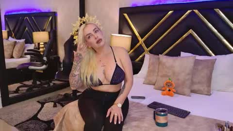 Snapshot of sophiewinslow chatting on October 18, 2:09 pm SophieWinslow online show from October 18, 2:09 pm