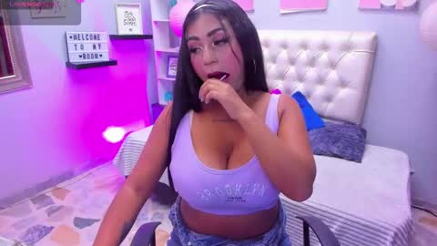 Snapshot of sophiia_13 chatting on February 25, 8:11 pm Sofi online show from February 25, 8:11 pm