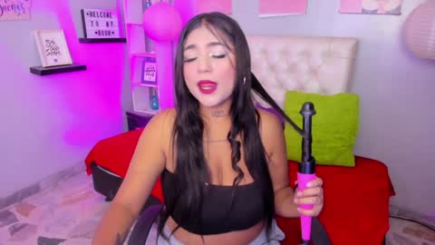 Snapshot of sophiia_13 chatting on January 23, 8:13 pm Sofi online show from January 23, 8:13 pm