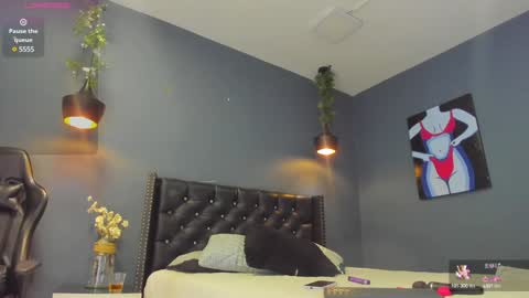 Snapshot of sophiietaylor_ chatting on February 6, 11:48 pm Sophie Taylor online show from February 6, 11:48 pm
