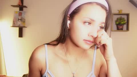 Snapshot of sophy_smilesweet chatting on October 28, 11:49 am SOPHY ROGERS online show from October 28, 11:49 am