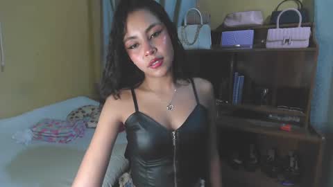 Snapshot of soy_miauhg chatting on January 17, 12:10 am Miauhg online show from January 17, 12:10 am