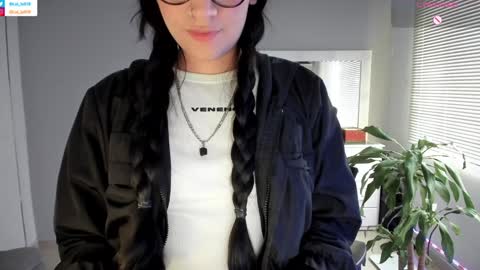 Luisa    online show from January 7, 9:35 pm