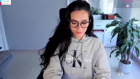 Luisa    online show from January 13, 9:42 pm
