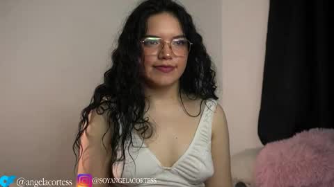 soyangelacortes online show from September 25, 7:07 am