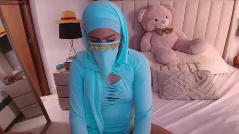 Adeline independent model online show from March 29, 12:15 pm