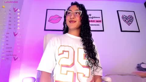 Snapshot of soyjuliana19 chatting on March 7, 9:27 pm Juliana online show from March 7, 9:27 pm