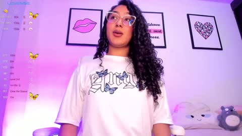 Snapshot of soyjuliana19 chatting on January 9, 12:14 am Juliana online show from January 9, 12:14 am