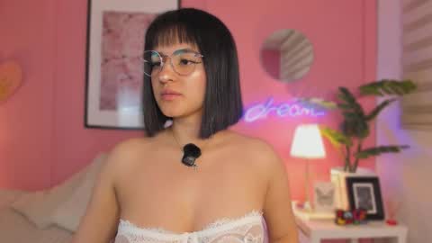 Snapshot of soysaraa_ chatting on October 10, 6:07 am Aleja online show from October 10, 6:07 am