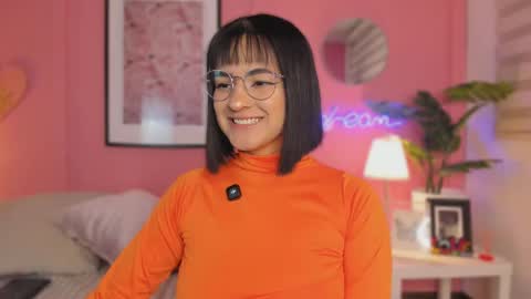 Snapshot of soysaraa_ chatting on October 4, 6:08 am Aleja online show from October 4, 6:08 am