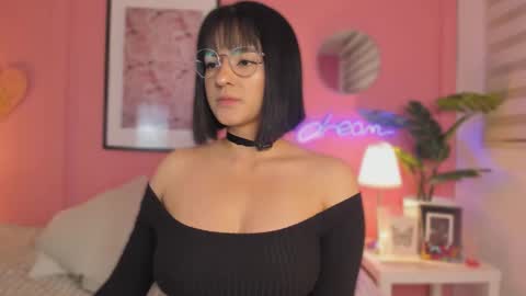 Snapshot of soysaraa_ chatting on September 25, 5:50 am Aleja online show from September 25, 5:50 am