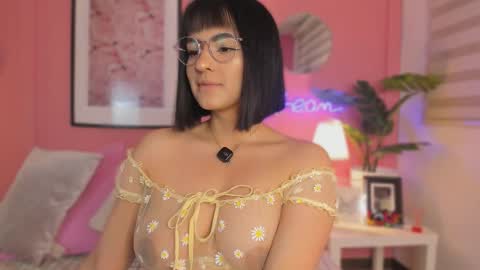 Snapshot of soysaraa_ chatting on October 3, 6:07 am Aleja online show from October 3, 6:07 am