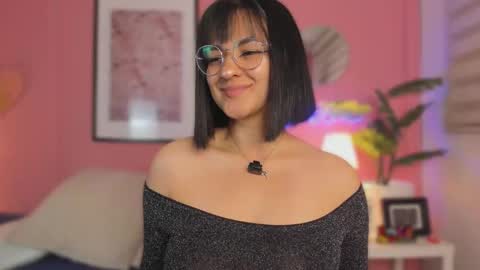 Snapshot of soysaraa_ chatting on October 24, 7:15 am Aleja online show from October 24, 7:15 am