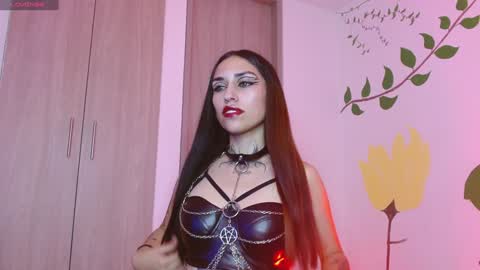 Snapshot of soysilvanna_ chatting on February 7, 12:42 am online show from February 7, 12:42 am