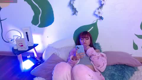 Snapshot of soysilvanna_ chatting on February 5, 7:07 am online show from February 5, 7:07 am