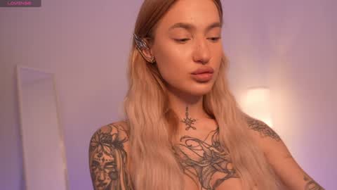 Snapshot of sparks__daisy chatting on January 26, 10:45 am DAISY online show from January 26, 10:45 am