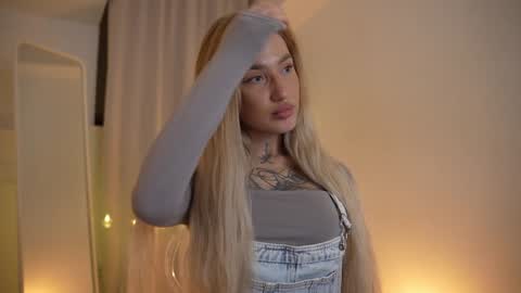 Snapshot of sparks__daisy chatting on January 15, 3:39 pm DAISY online show from January 15, 3:39 pm