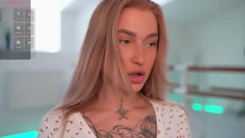 Snapshot of sparks__daisy chatting on February 20, 9:33 am DAISY online show from February 20, 9:33 am