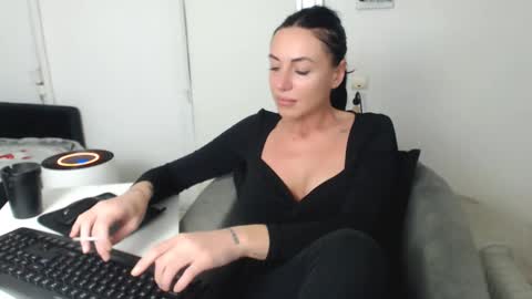 Carla online show from January 3, 6:35 pm