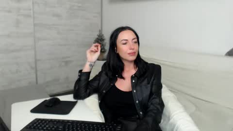 Carla online show from December 18, 7:08 pm