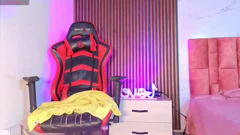 Snapshot of spicydemons chatting on October 8, 5:23 am spicydemons online show from October 8, 5:23 am