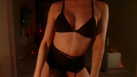 Elizabeth online show from October 24, 4:58 pm