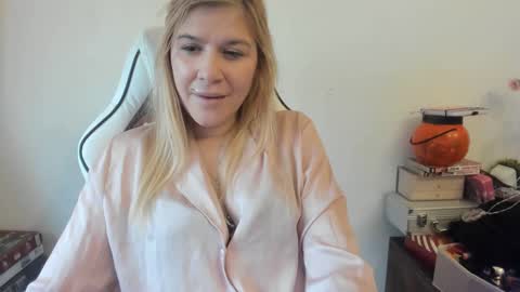 FREE ONLY FANSy online show from January 1, 8:45 am