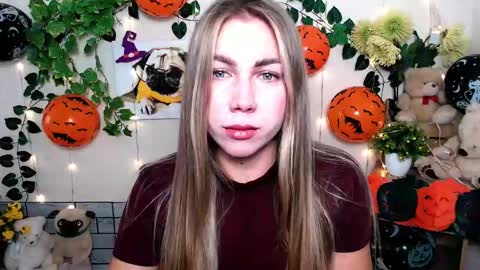 Karina online show from October 31, 9:13 am