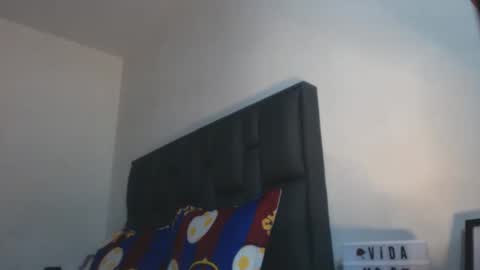 Snapshot of squirt_milk_ chatting on December 14, 3:17 am Carolainss online show from December 14, 3:17 am