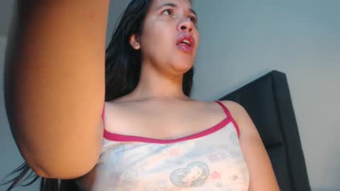 Snapshot of squirt_milk_ chatting on February 4, 3:22 am Carolainss online show from February 4, 3:22 am