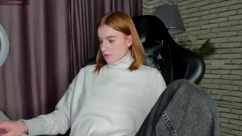 Stacey GMT5 Mo Tu We Th Fr Sa 3am -10am online show from February 20, 1:26 am