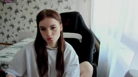 Stacey GMT5 Mo Tu We Th Fr Sa 3am -10am online show from December 27, 2:47 am