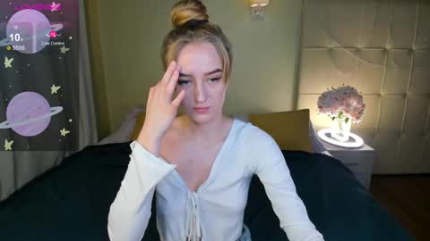 Snapshot of stacy_riiver chatting on February 21, 8:17 am Stacy Mon Tue Wed Thu Fri Sun GMT GMT 3 1000am - 0400pm online show from February 21, 8:17 am