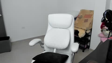 Snapshot of stacy_woods chatting on January 16, 1:37 am Zulma Yisset online show from January 16, 1:37 am