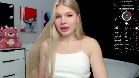Caroline online show from December 11, 2:22 pm